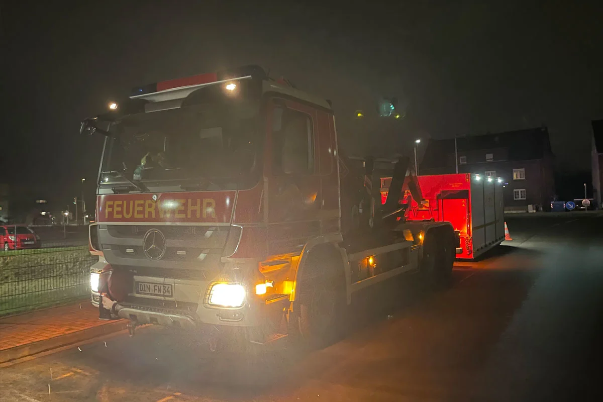 Dinslaken – Feuerwehr rettet drei Katzen aus Schacht