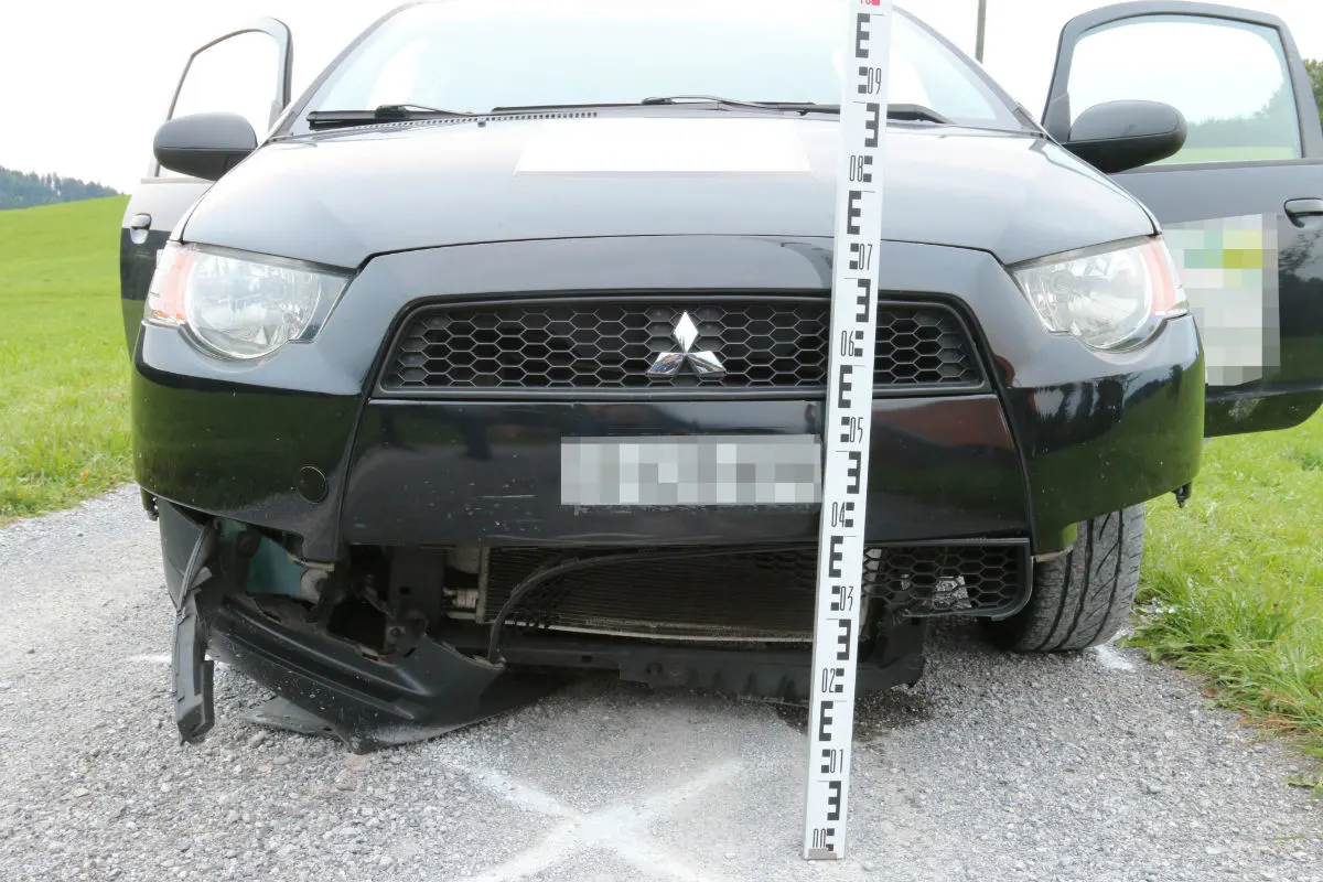 St.Gallen SG - Autofahrer verletzt sich bei Selbstunfall