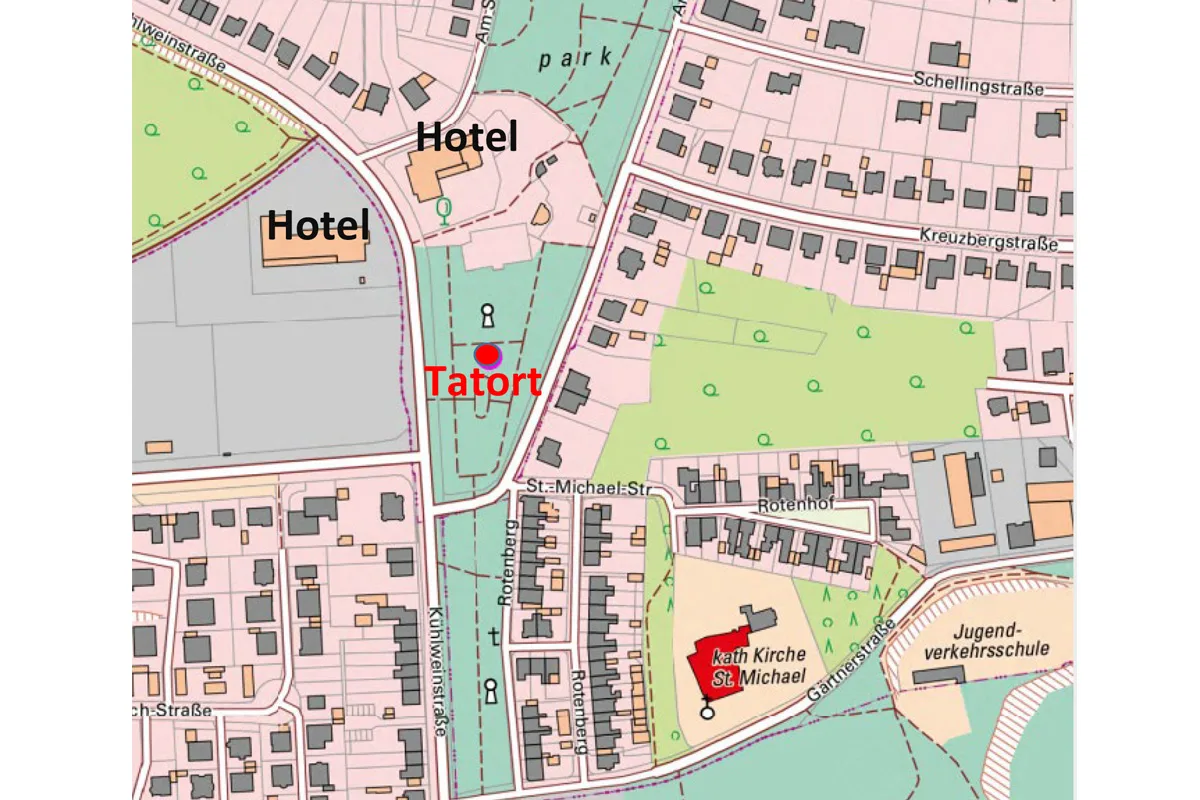 Eine Karte zeigt den Tatort in einem parkähnlichen Gebiet nahe eines Hotels und der St.-Michael-Straße.