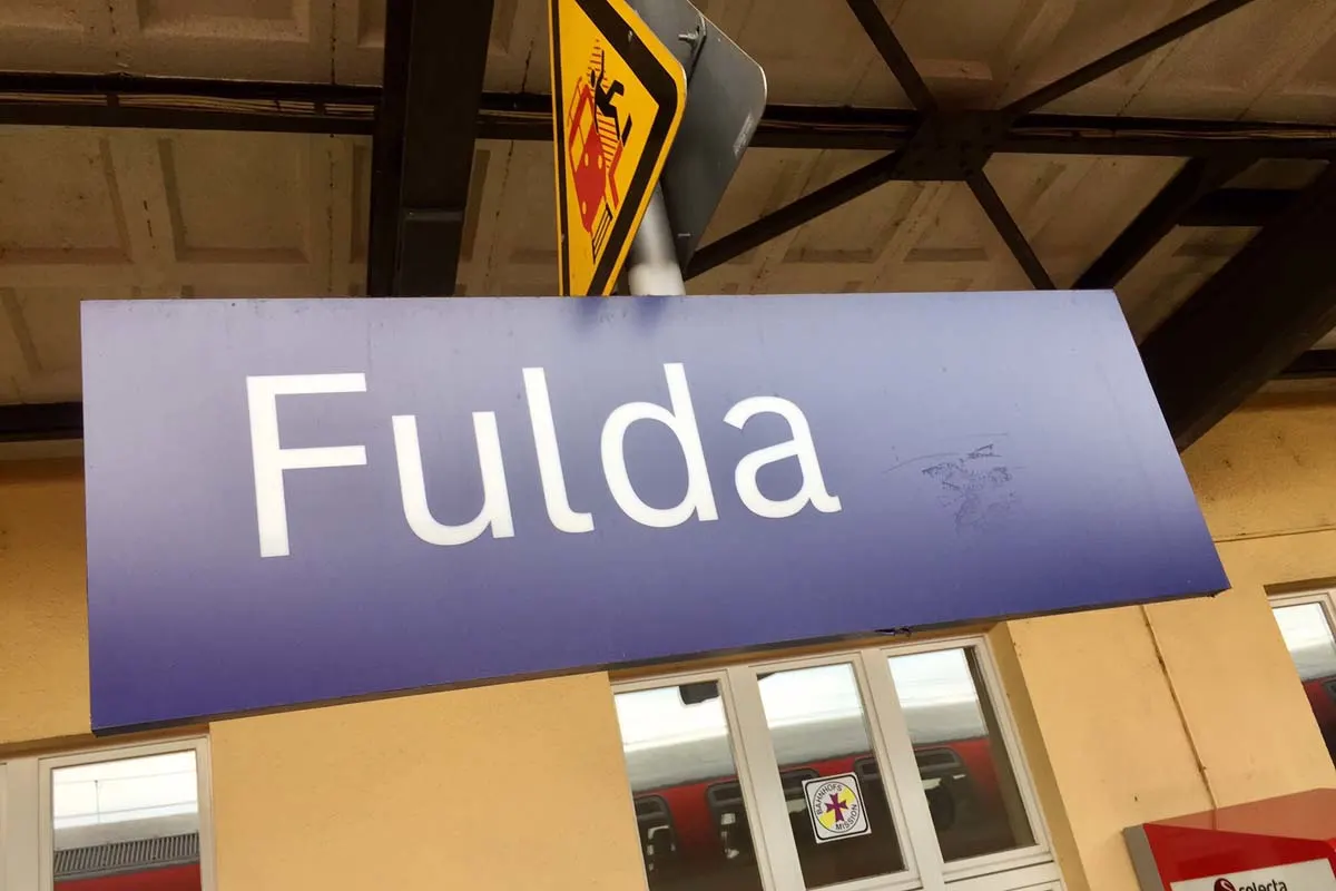 Ärger wegen fehlender Mund-Nase-Bedeckung in Fulda - 17-Jähriger verpasst Rentnerin eine Ohrfeige