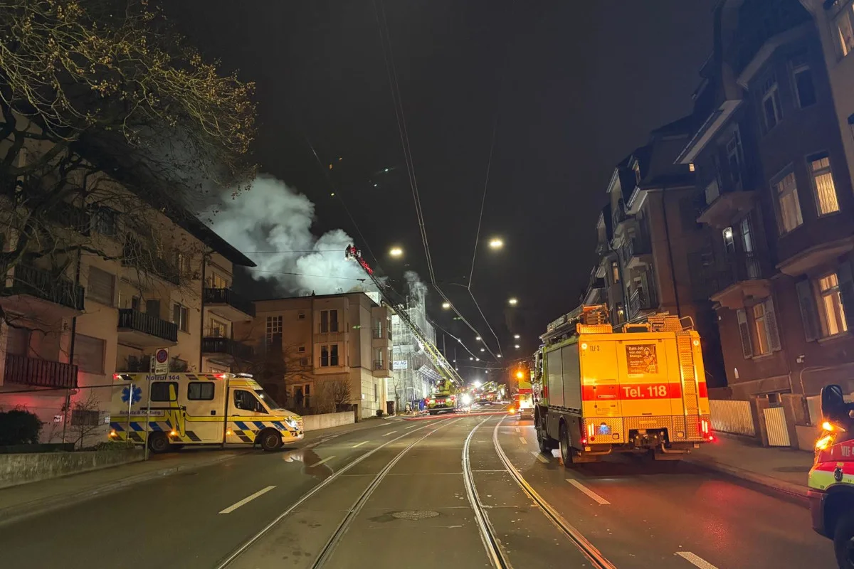 Zürich Kreis 8 – Brand in Dachstock von Mehrfamilienhaus
