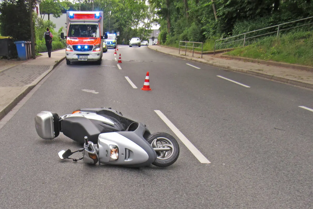 Heiligenhaus – 79-jähriger Rollerfahrer weicht Skateboard aus und wird schwer verletzt
