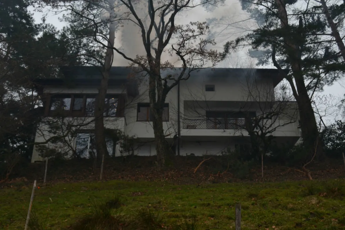 Walzenhausen AR - Dachstock in Brand geraten