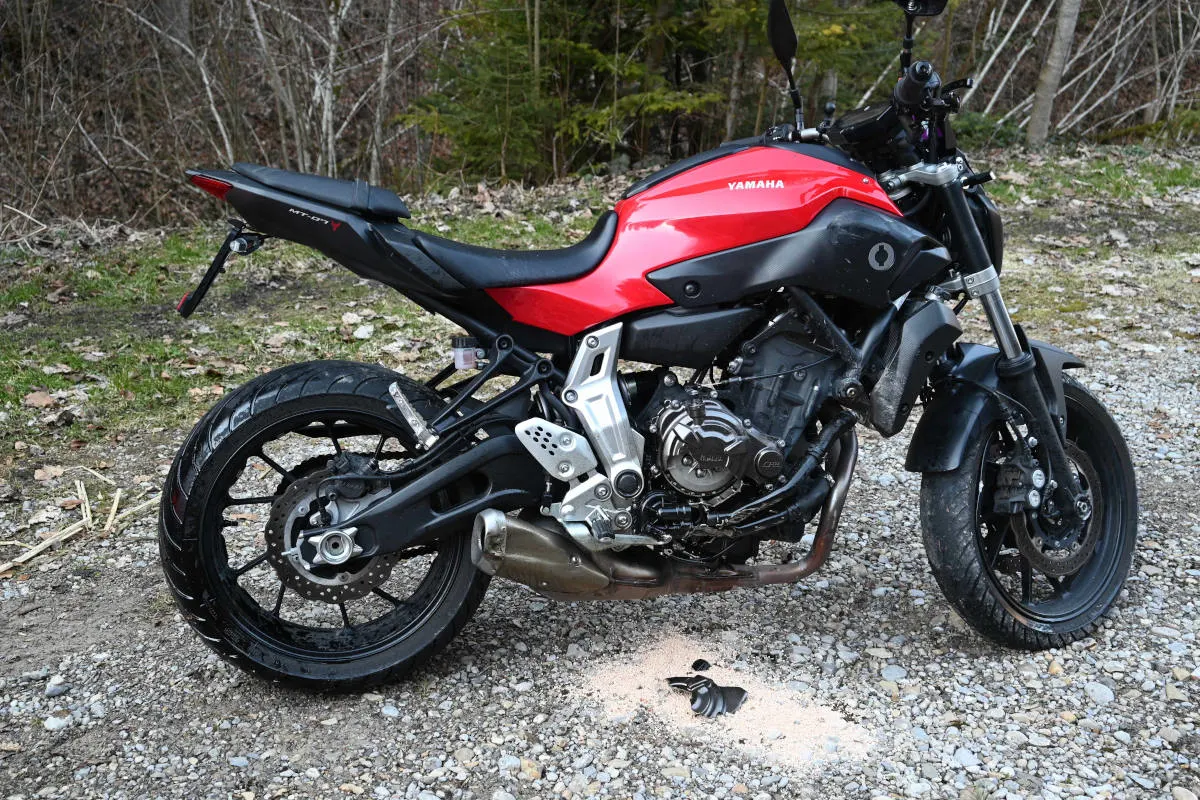 Gähwil SG – Mit Motorrad in Steinmauer gekracht