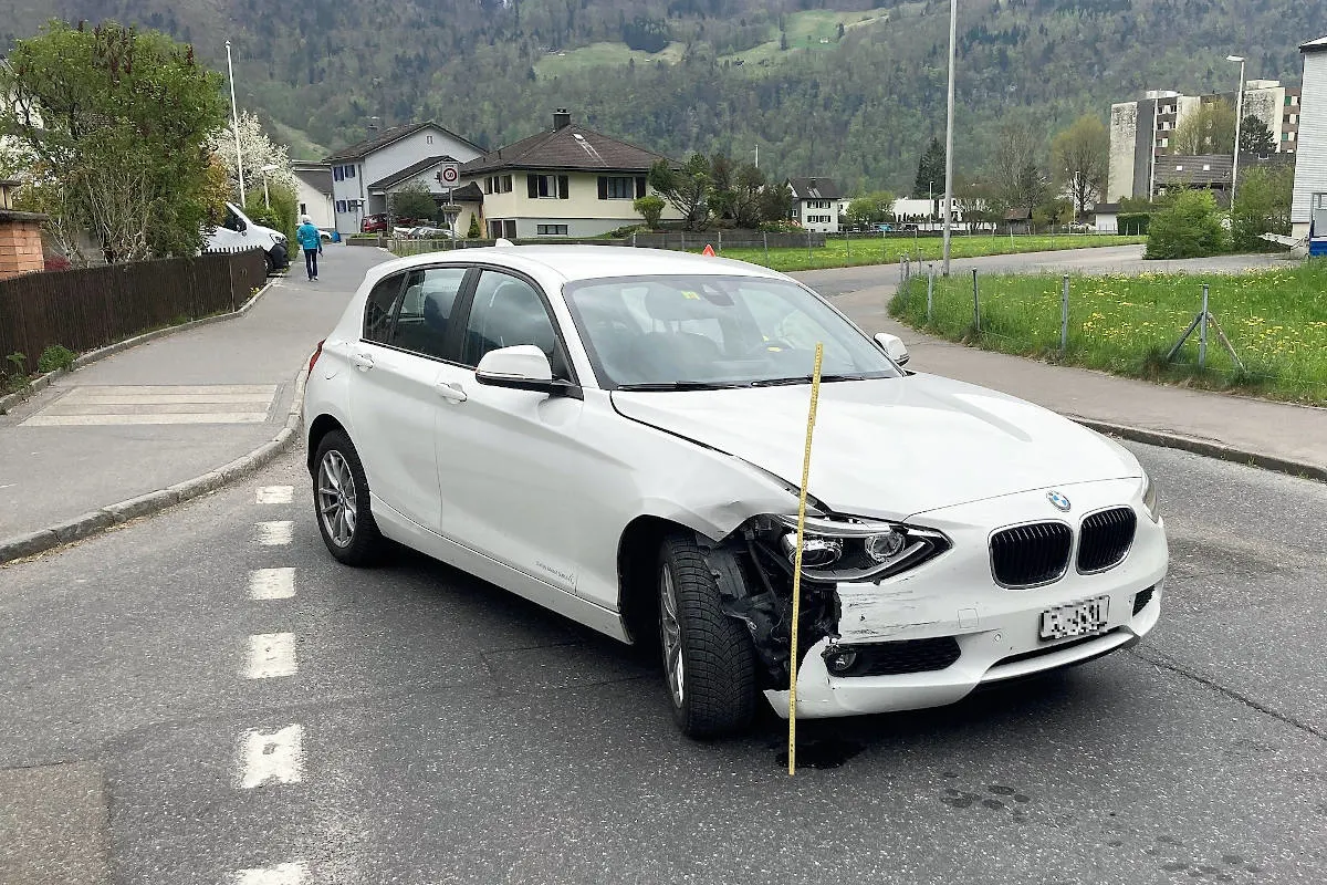 Näfels GL – Vortritt genommen und Kollision verursacht