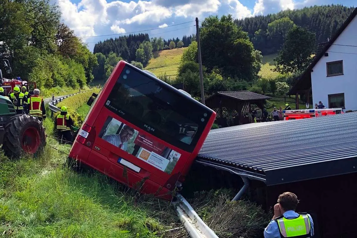 Finnentrop - 74-Jährige durch Busunfall verletzt