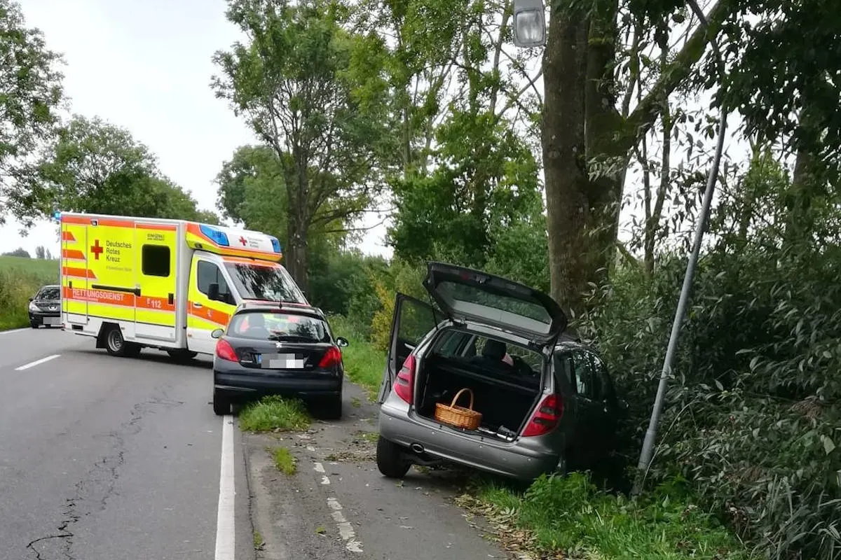 Wetterndorf  – 80-jährige Autofahrerin bei Unfall im Alten Land verletzt