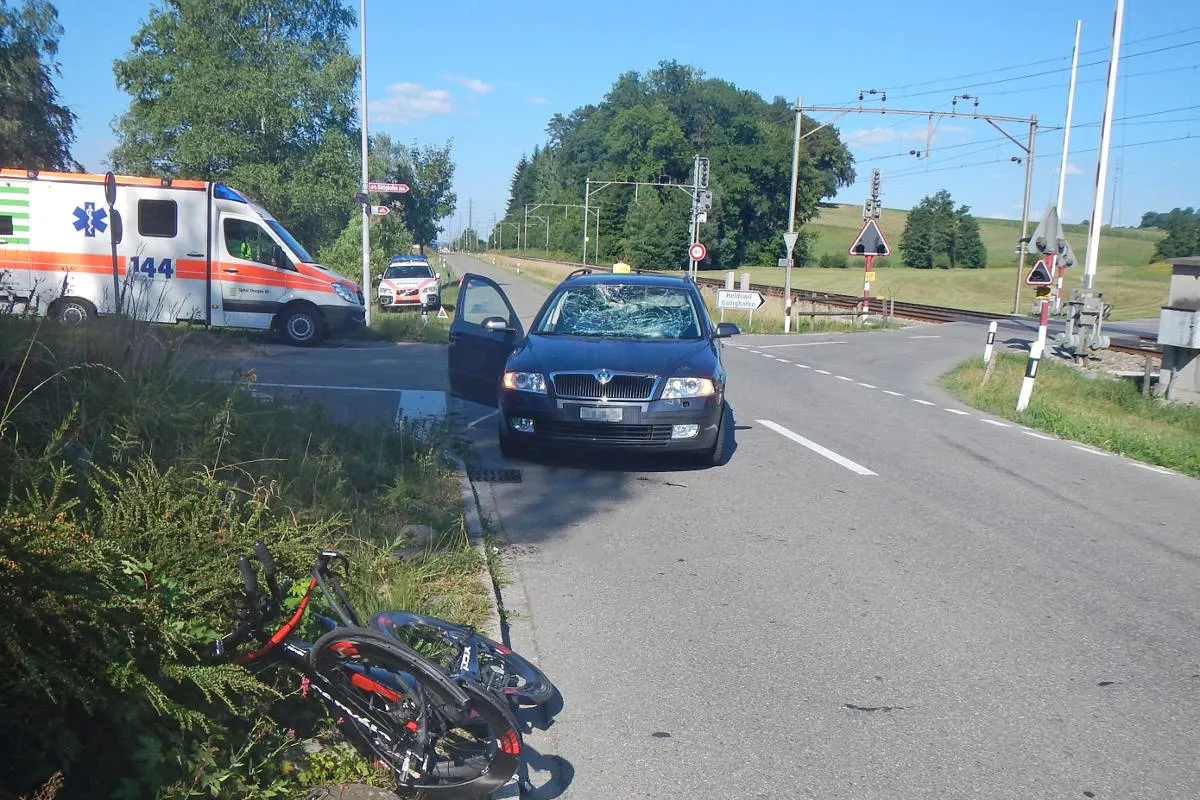 Sulgen TG - Auto kollidiert mit Velofahrer