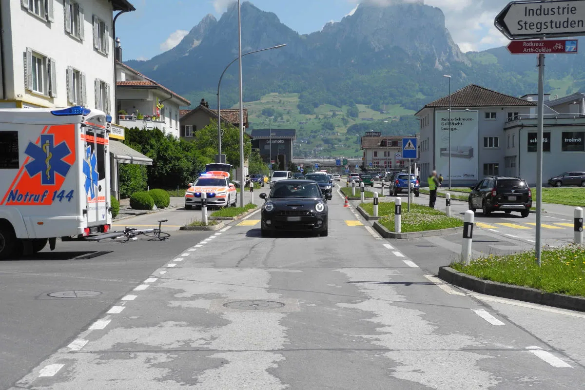 Ingenbohl SZ – Kollision zwischen Personenwagen und Fahrrad