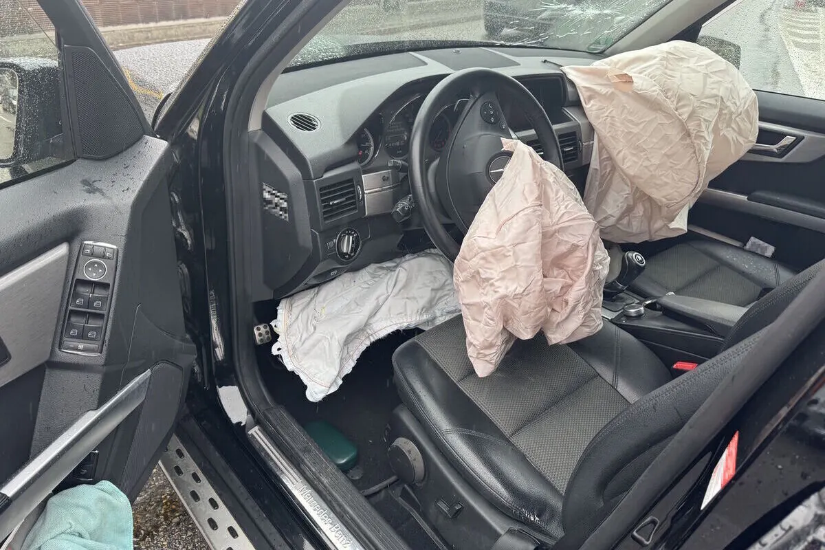 St.Gallen - Junglenkerin verunfallt - Totalschaden am Auto