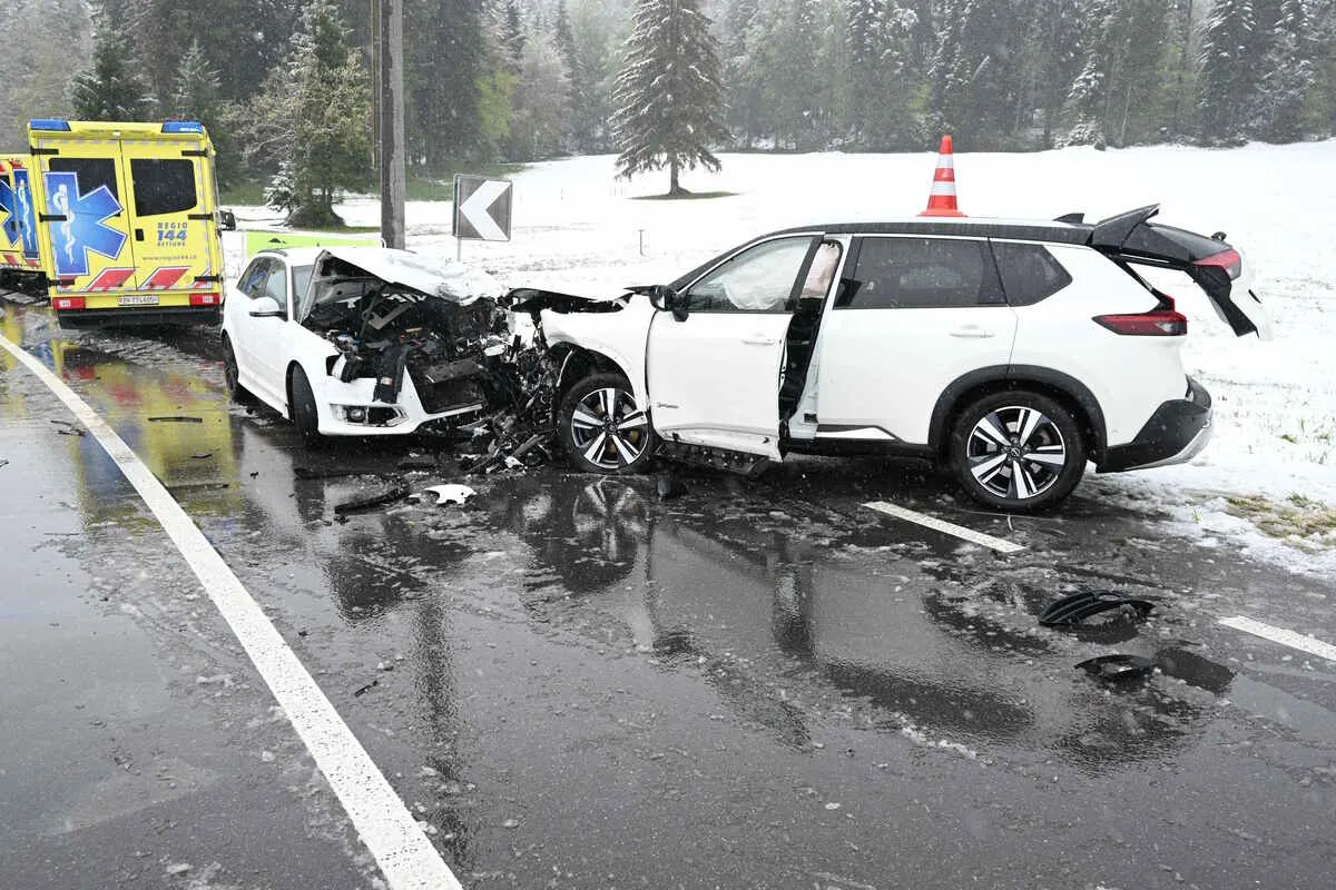 Ricken SG - Mehrere Personen bei schwerem Unfall verletzt 