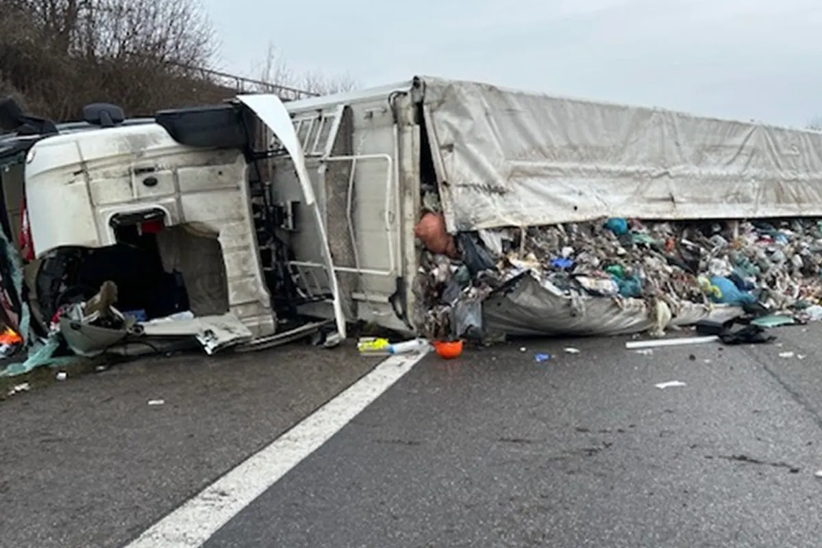 A65 Landau – Fahrer nach Unfall mit Sattelzug schwer verletzt
