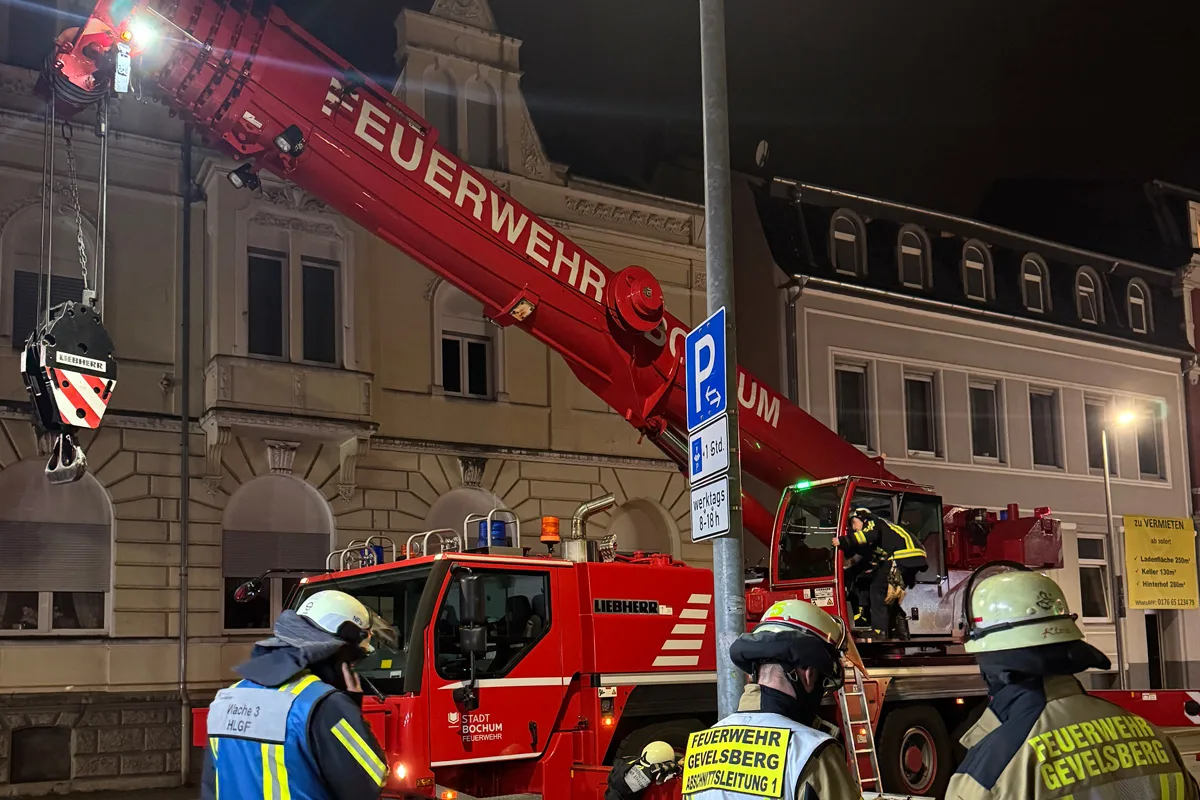 Gevelsberg NW – Großeinsatz mit Evakuierungen und Sperrung nach Einsturz von Dach