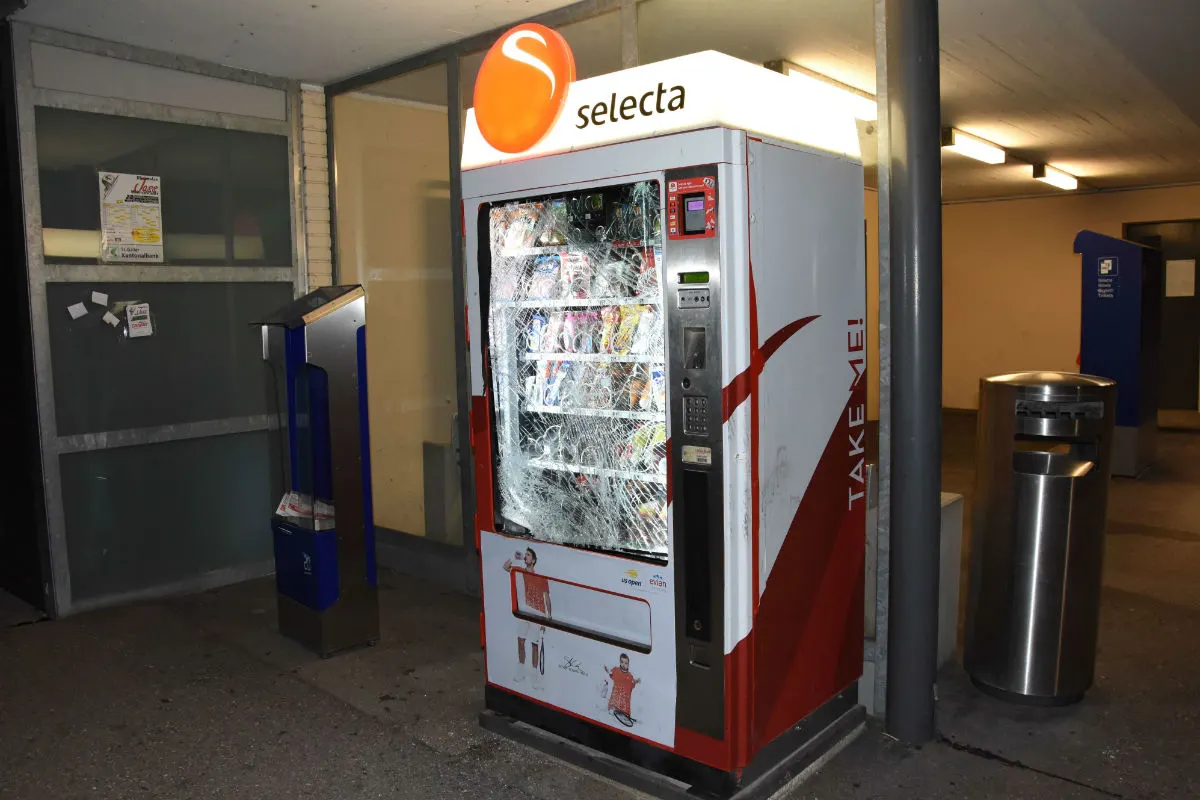 Au SG - Automat aufgebrochen und Getränke gestohlen