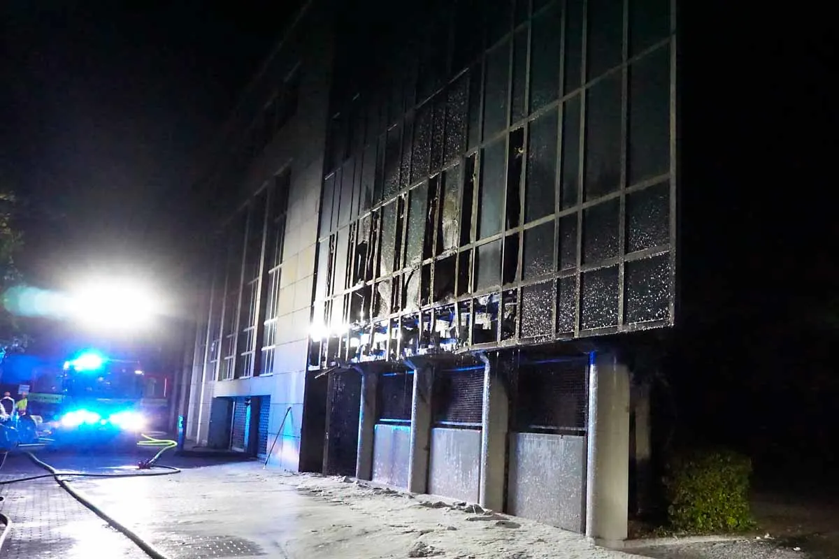 Ratingen - Umfangreiche Gebäudeschäden bei Brand