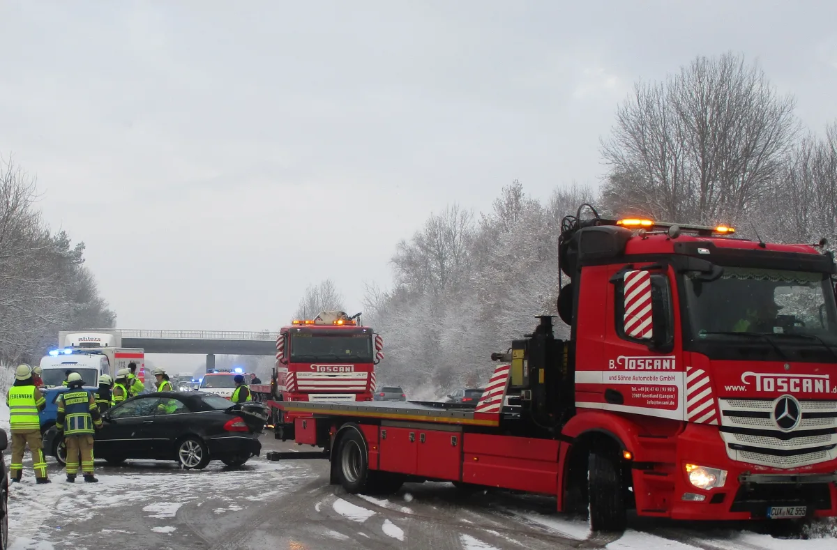 Bremerhaven – Verkehrsunfall mit drei Fahrzeugen - 5 verletzte Personen auf der A27