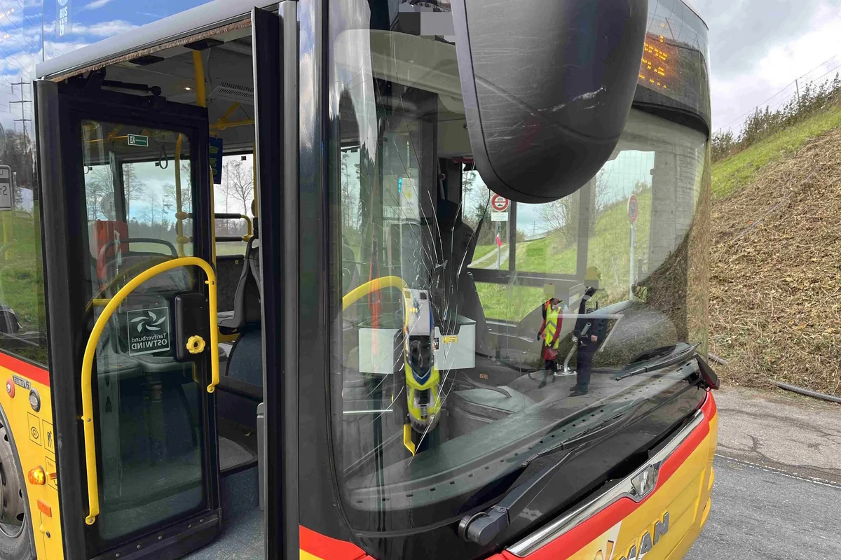 Goldach SG -Jogger von einem Postauto erfasst 