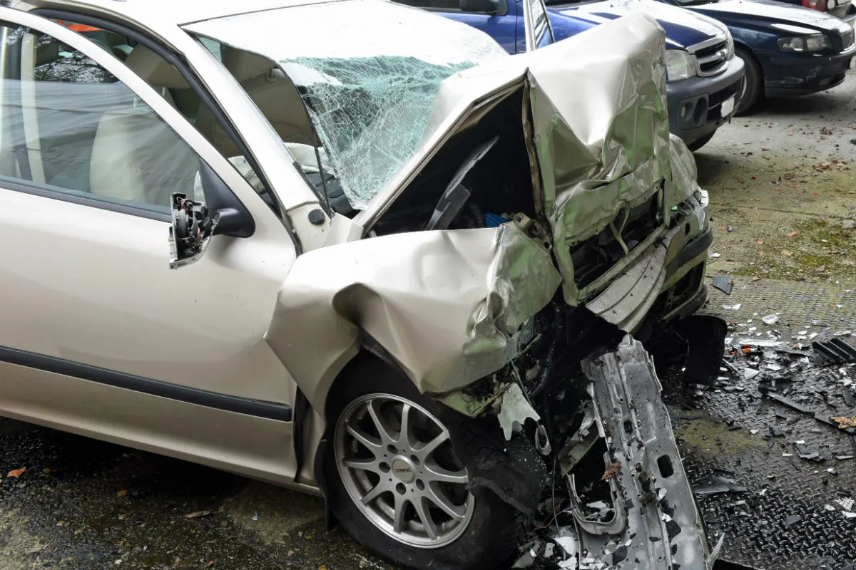 Triengen LU - Auto prallt in Hausmauer - Lenker tot