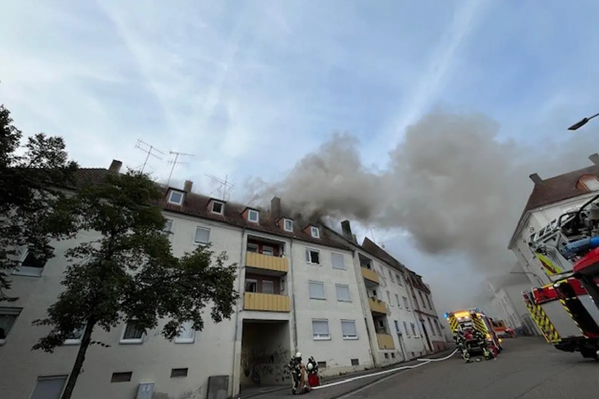 Pirmasens RP – Kriminalpolizei ermittelt nach Dachstuhlbrand in Mehrfamilienhaus