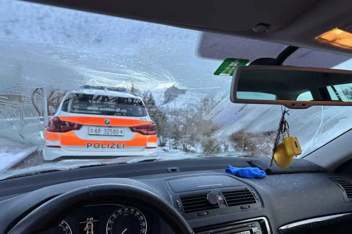Waldstatt/Urnäsch AR - Mit vereisten Fahrzeugscheiben unterwegs