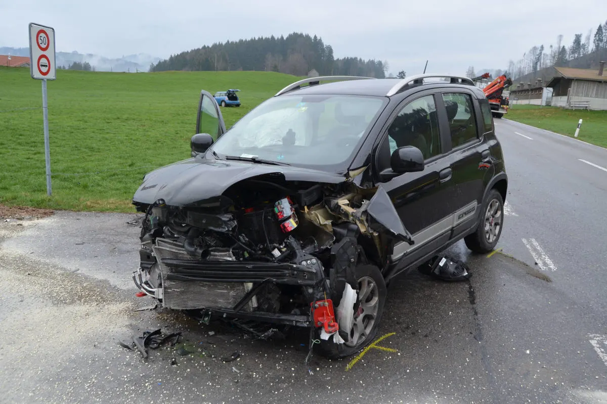 Stein AR - Unfall zwischen mehreren Fahrzeugen