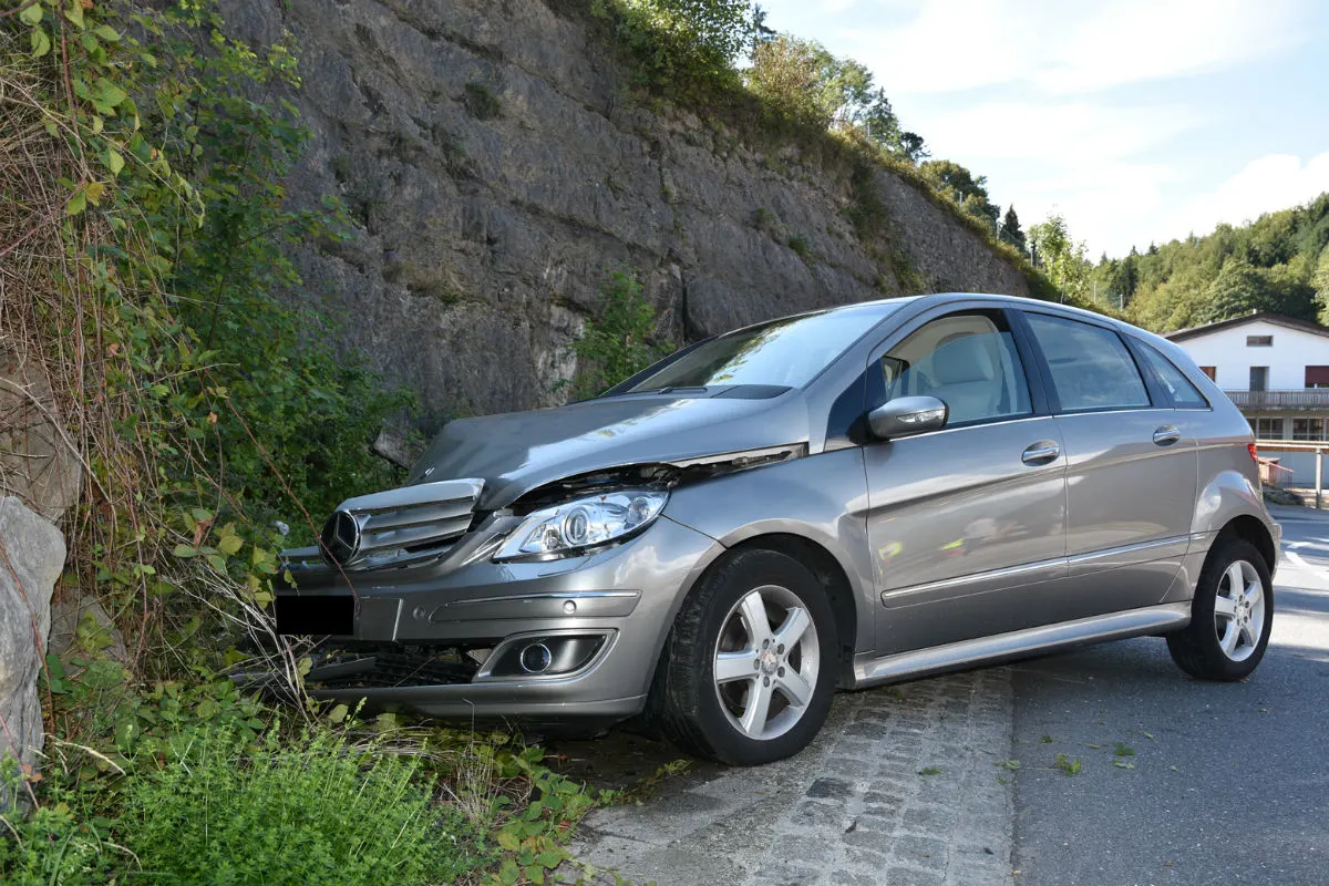 Schellenberg FL -Totalschaden bei Selbstunfall