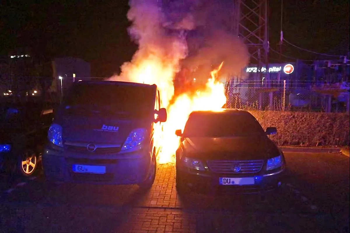 Monheim am Rhein - Autos angezündet