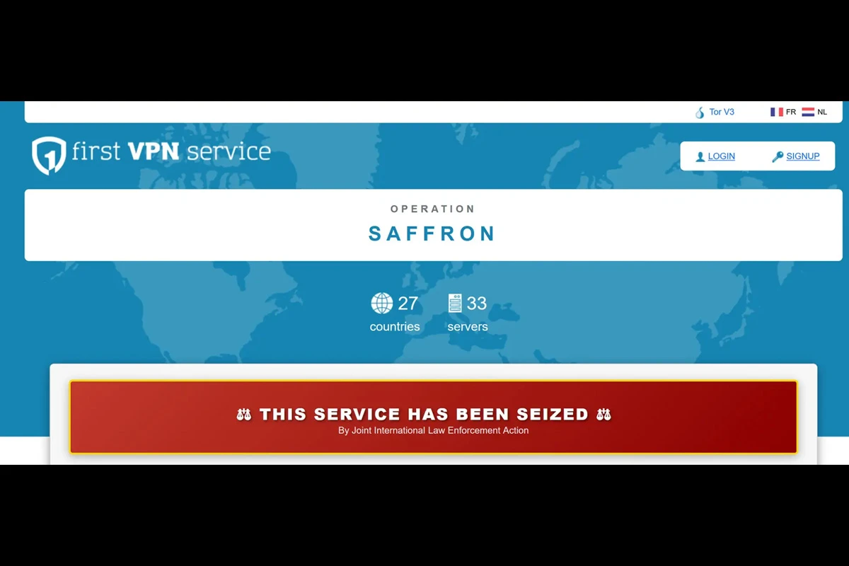 Ein Screenshot einer Webseite zeigt, dass der VPN-Dienst im Rahmen der 'Operation Saffron' beschlagnahmt wurde. Zu sehen sind Informationen zur Anzahl der Server und Länder des Dienstes sowie eine auffällige Beschlagnahmungshinweisleiste.