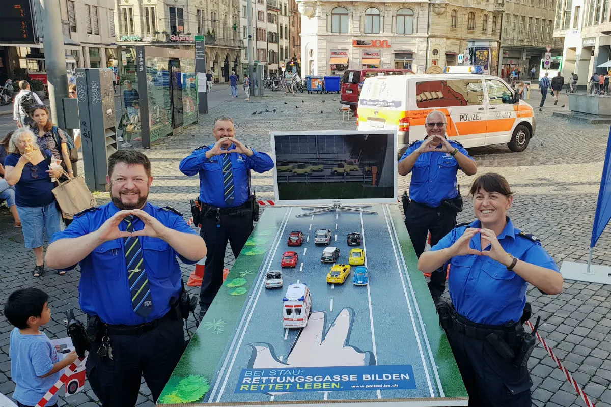 Basel BS - Standaktion der Kantonspolizei am Europäischen Tag ohne Verkehrstote