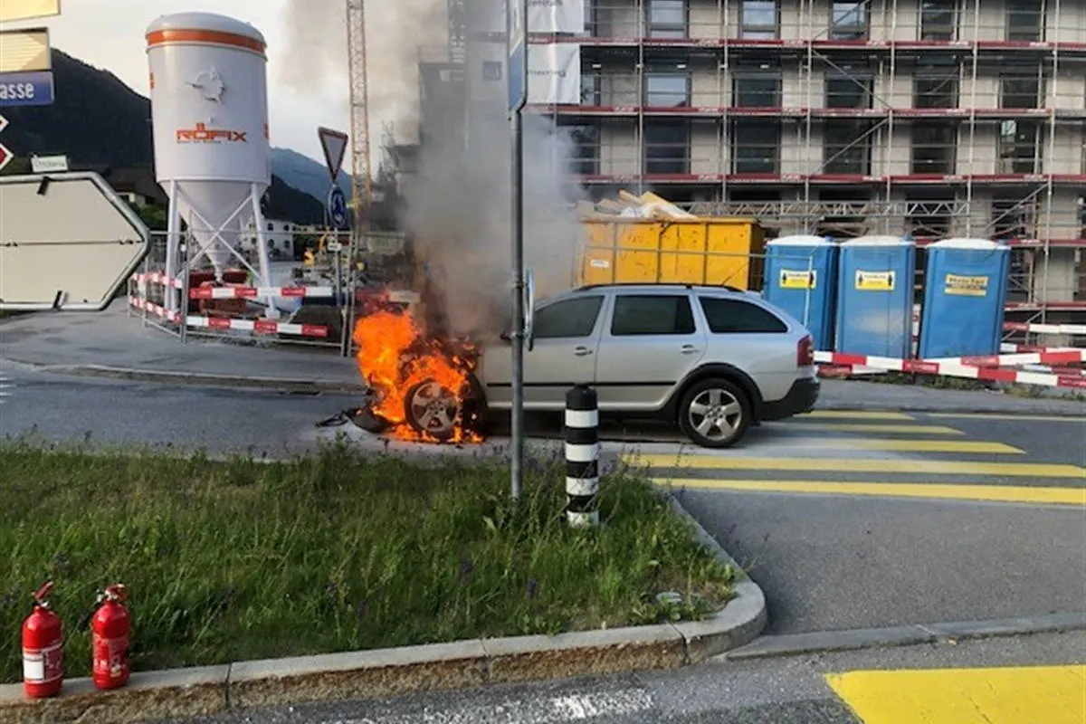Chur GR – Verkehrsbehinderung durch Fahrzeugbrand