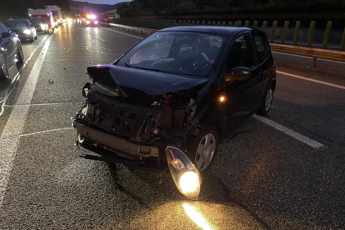 Unfall in Arisdorf BL - Streifkollision zwischen zwei Personenwagen auf der Autobahn