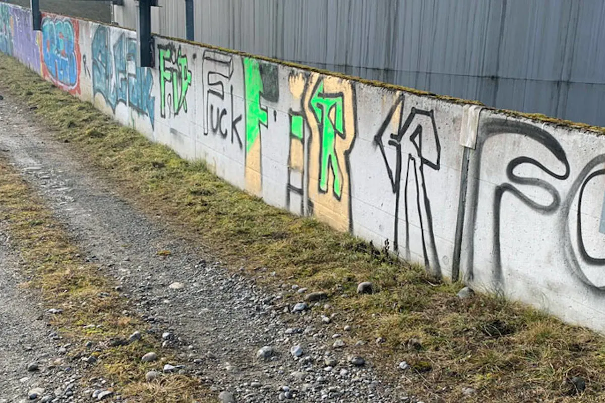 Rothenburg LU - Unbekannte Sprayer begehen Sachbeschädigungen 
