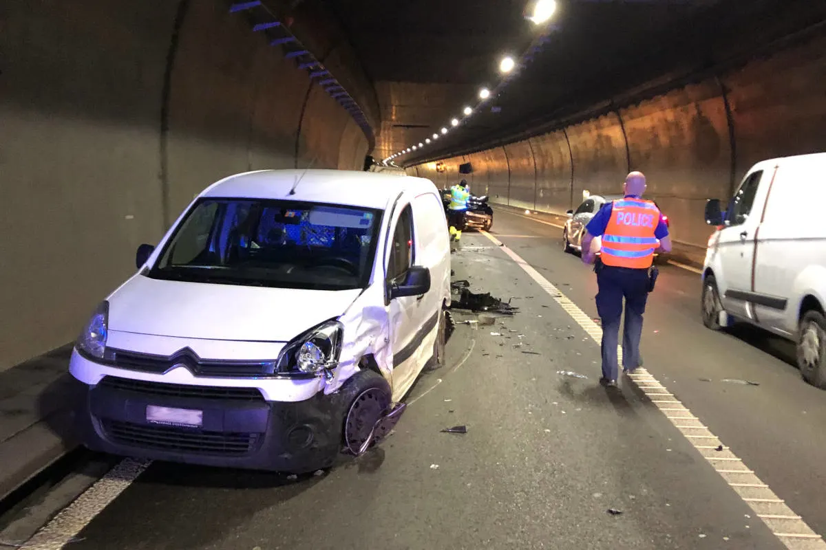A5 La Neuveville BE - Drei Personen bei Unfall verletzt