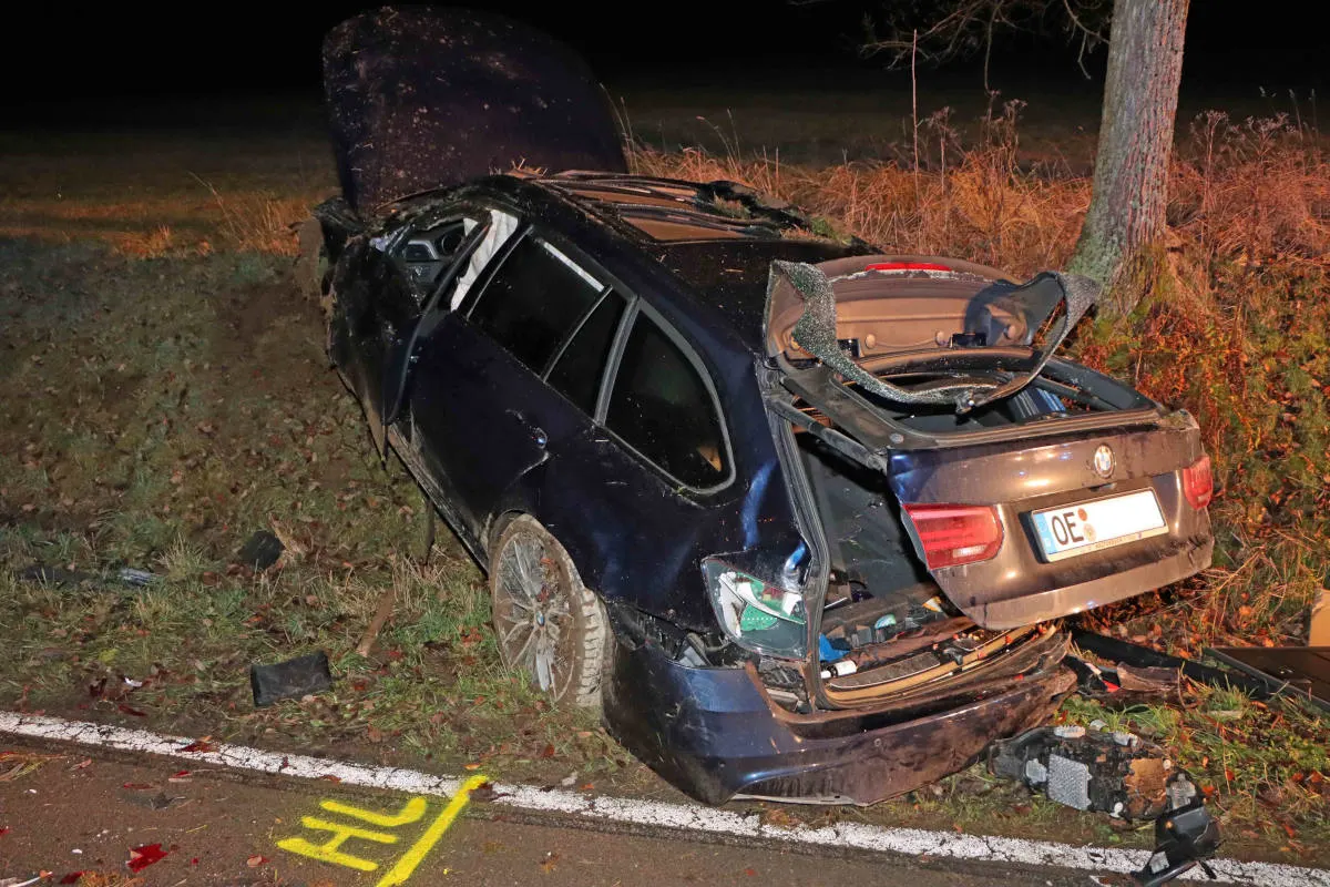 Schwerer Unfall bei Bergneustadt – 37-Jähriger überschlägt sich mit BMW