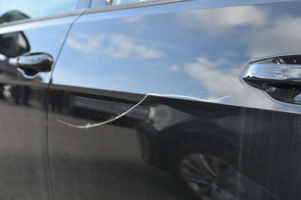 Eschen FL - Fahrzeuge einer Garage zerkratzt - Zeugenaufruf
