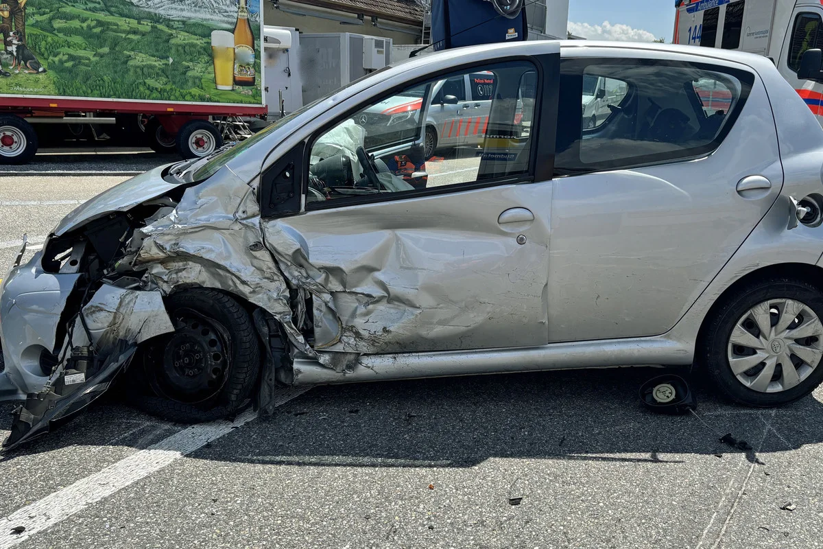 Reiden LU - Hauptstrasse nach Unfall gesperrt