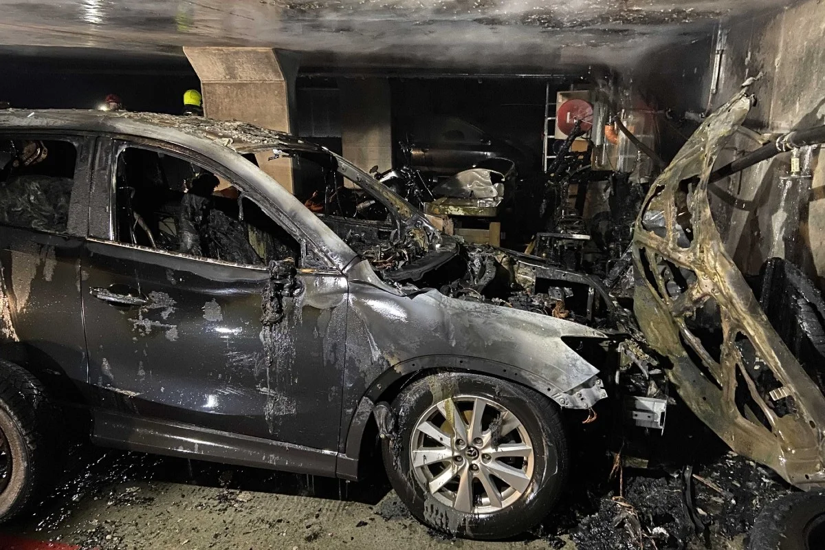 Eiken AG - Durch Autobrand breitet sich Feuer in Tiefgarage aus! Über 20 Fahrzeuge wurden beschädigt
