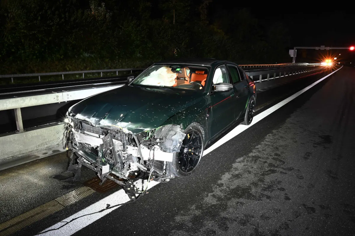 A14 Inwil LU – Autofahrer prallt auf Autobahn in Mittelleitplanke