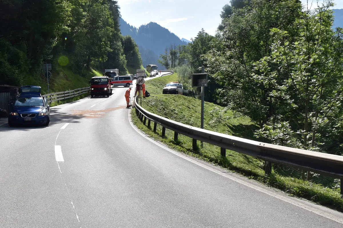 Saas im Prättigau GR – Motorradlenker bei Kollision verletzt