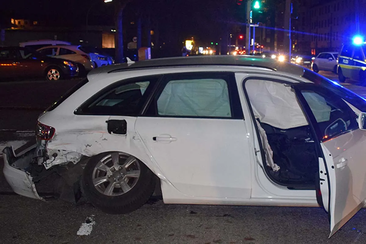 Bremerhaven - Drei Verletzte bei Verkehrsunfall