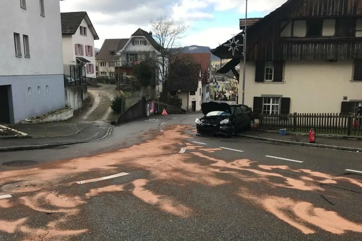 Füllinsdorf BL - Autofahrerin baut Selbstunfall - Zeugenaufruf