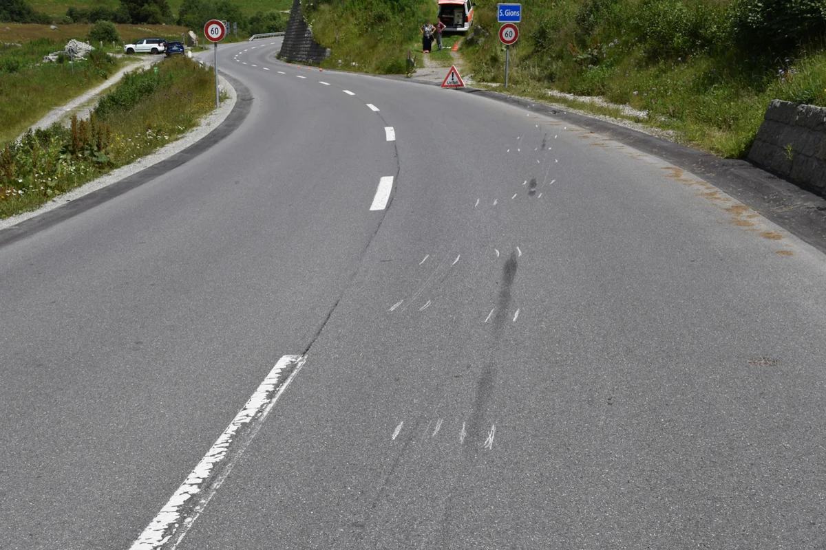 Medel GR - Rega bei zwei Motorradunfällen im Einsatz