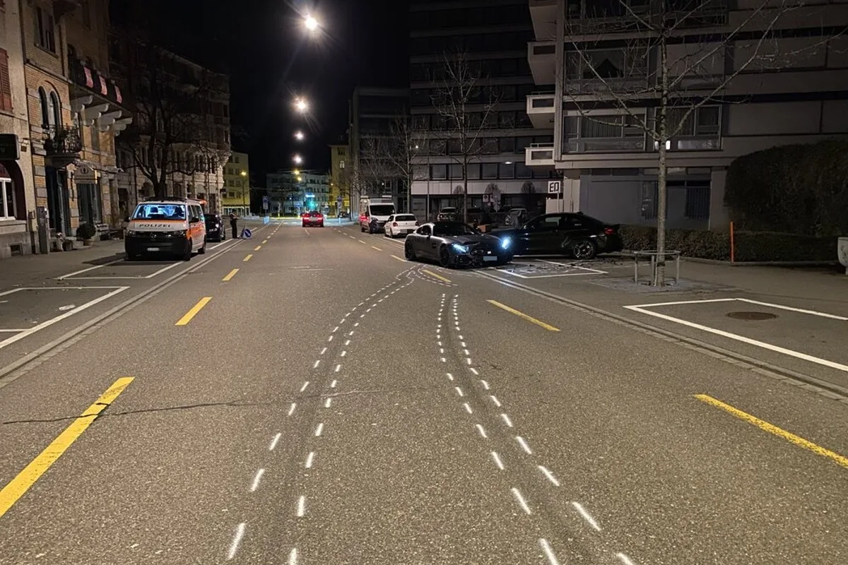 Stadt St. Gallen - Mercedes AMG zu stark beschleunigt und verunfallt