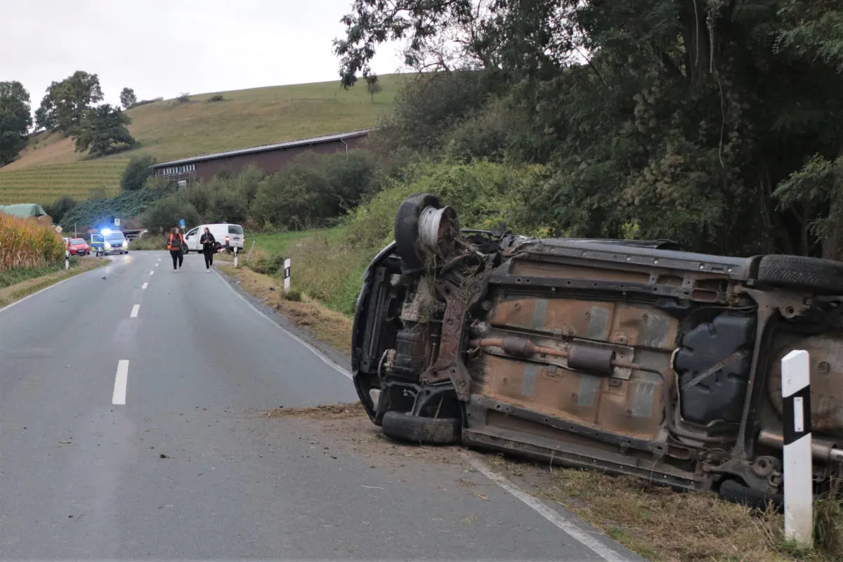 Unfall auf der L890 bei Höxter – Beide Autos überschlagen sich