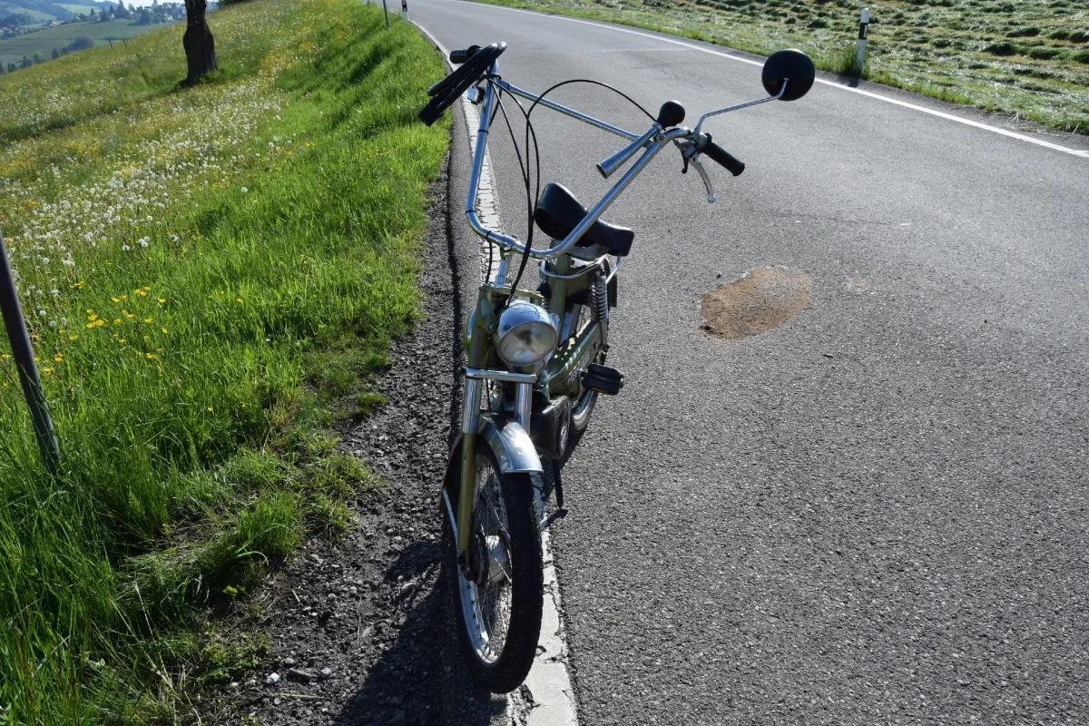 Trogen AR - Töfflifahrer (14) verletzte sich nach Kollision mit Auto