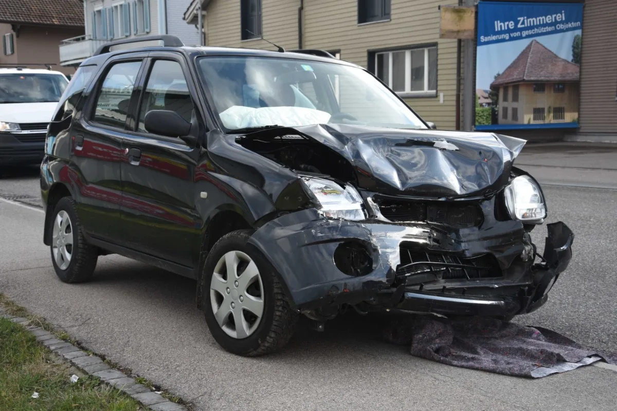 Bütschwil SG - Bei Auffahrkollision verletzt sich eine Frau