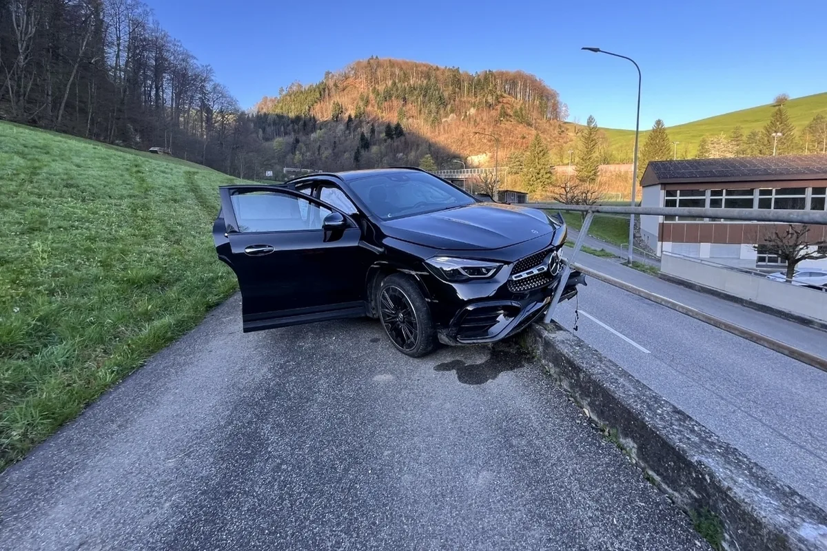 A2 Eptingen BL – Flucht vor Polizei endet mit Unfall