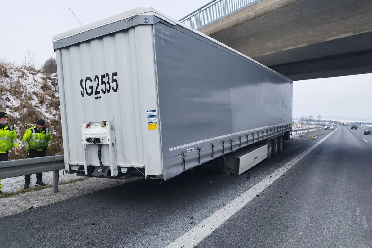 Bockenem – Sattelauflieger löst sich auf der A7