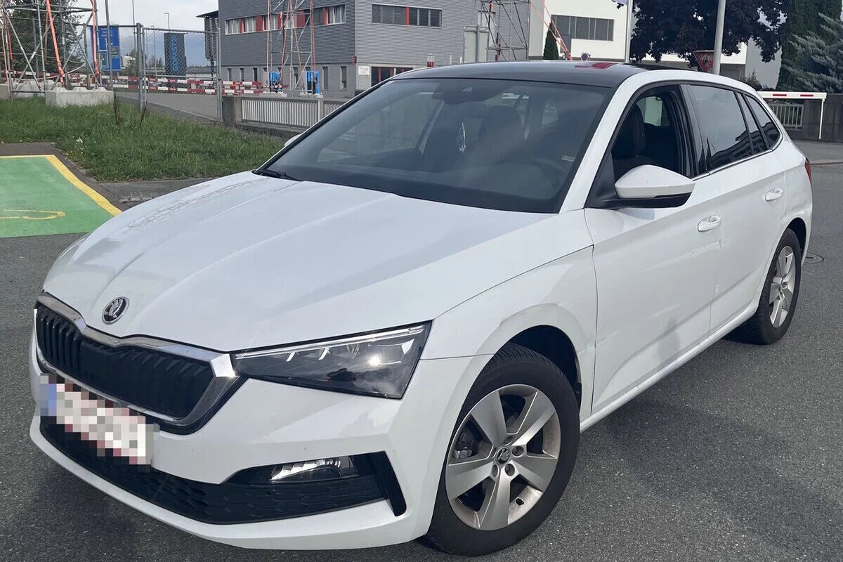 A13 Au SG – Unfall nach riskantem Spurwechsel 