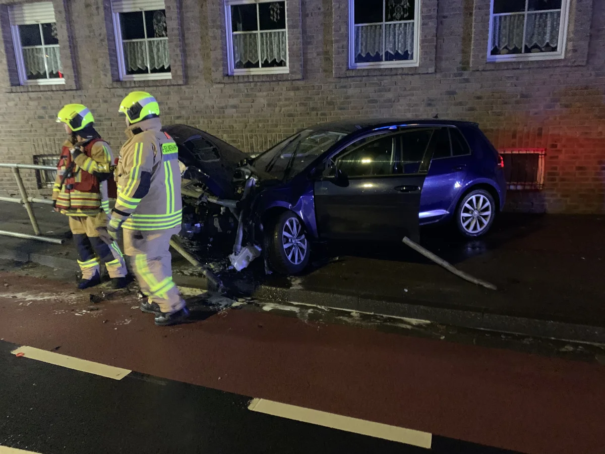 Stolberg – PKW gegen Hauswand